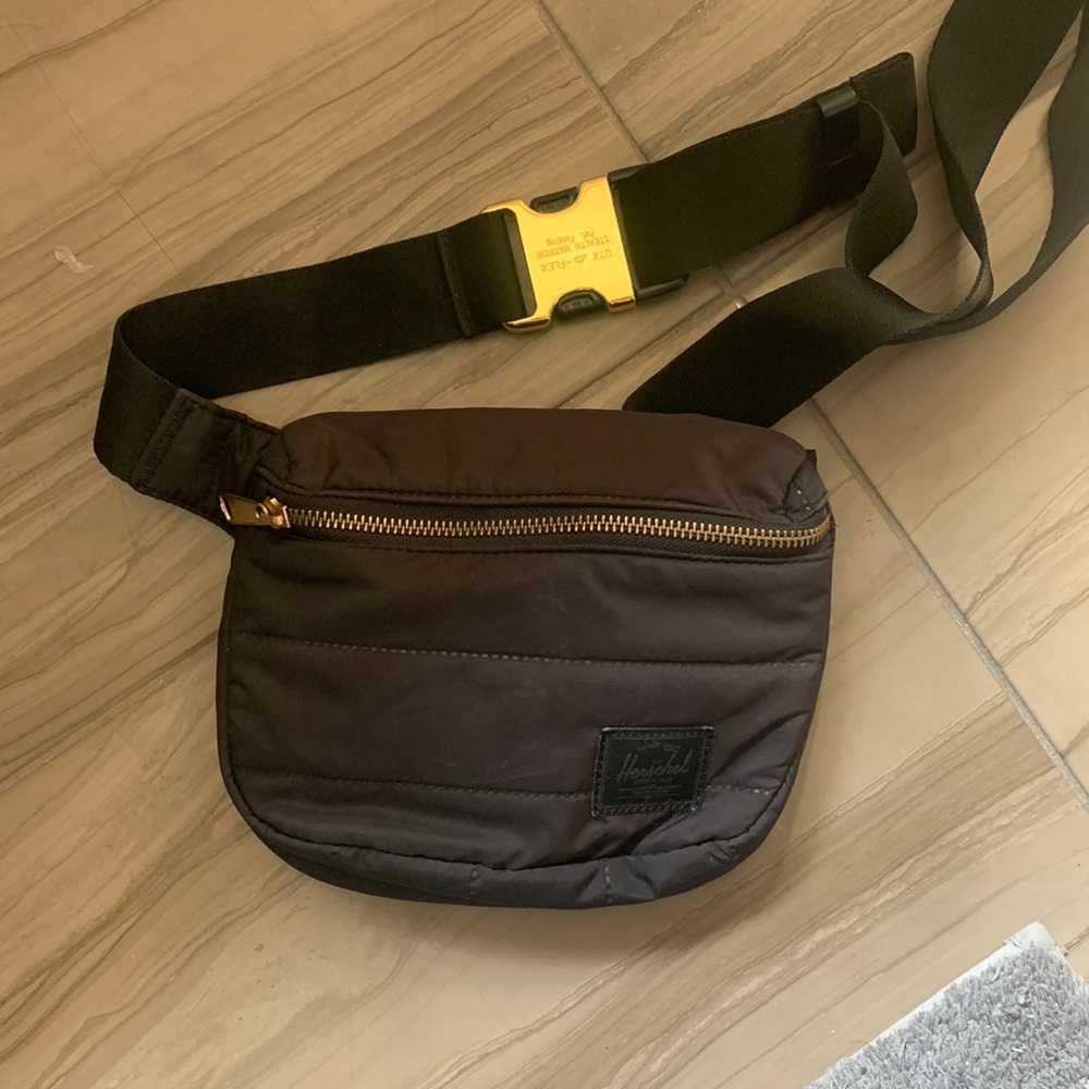 hershel fanny pack